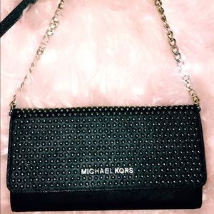 •WOMEN’S MiCHAEL KORS CHAiN WALLET•